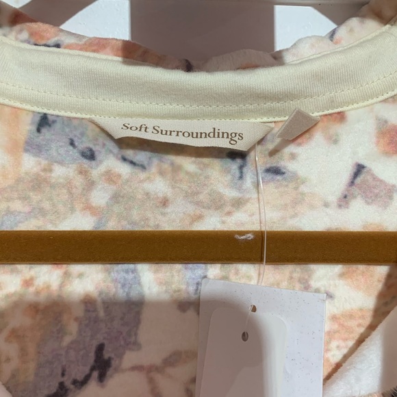 New with tags, soft surroundings, button up shirt
Size large - Picture 6 of 7